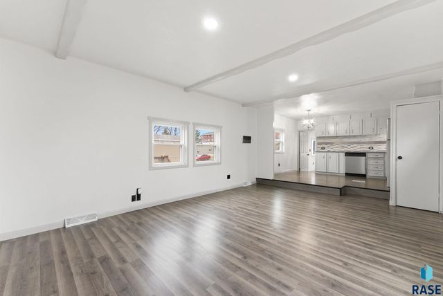 808 S Beta Pl Place, Sioux Falls, SD 67106