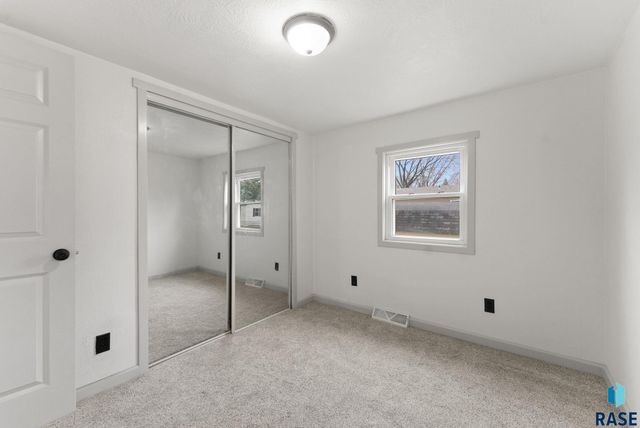 808 S Beta Pl Place, Sioux Falls, SD 67106