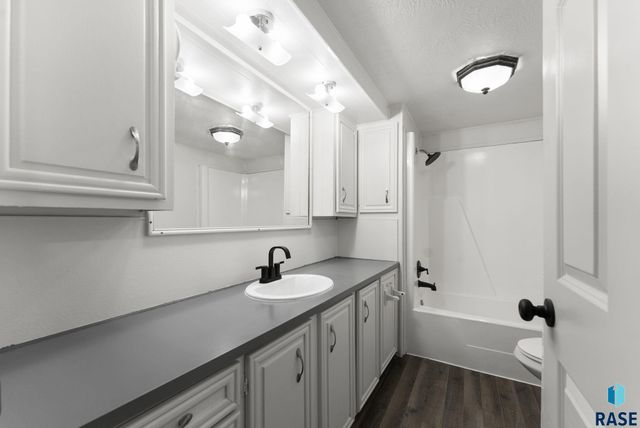 808 S Beta Pl Place, Sioux Falls, SD 67106