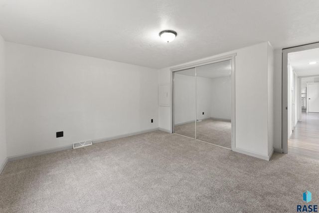 808 S Beta Pl Place, Sioux Falls, SD 67106