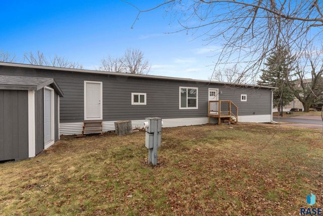 808 S Beta Pl Place, Sioux Falls, SD 67106