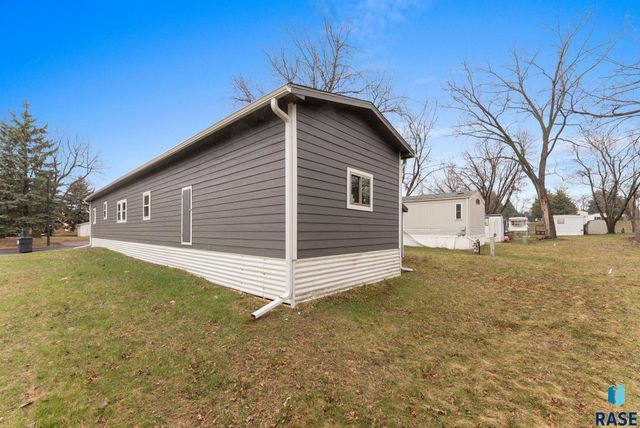 808 S Beta Pl Place, Sioux Falls, SD 67106