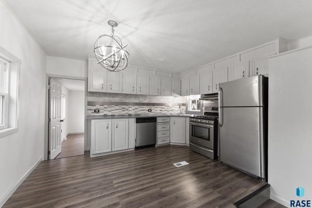 808 S Beta Pl Place, Sioux Falls, SD 67106