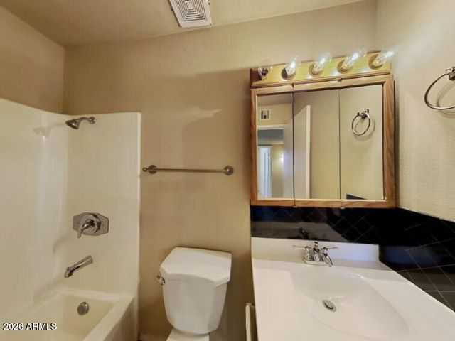 8639 W CLARENDON Avenue, Phoenix, AZ 85037