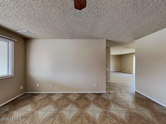 8639 W CLARENDON Avenue, Phoenix, AZ 85037