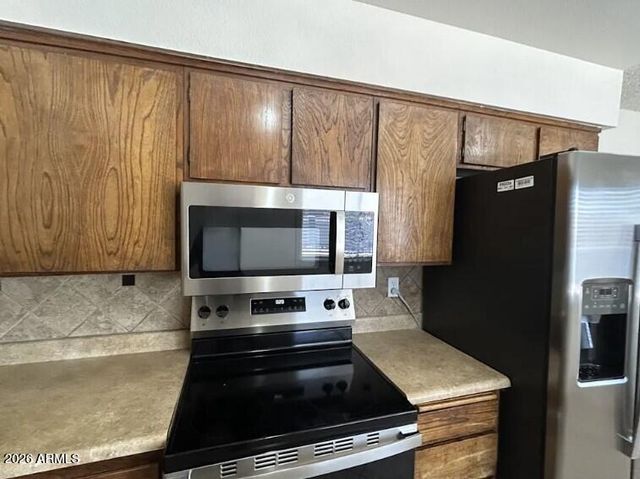 8639 W CLARENDON Avenue, Phoenix, AZ 85037