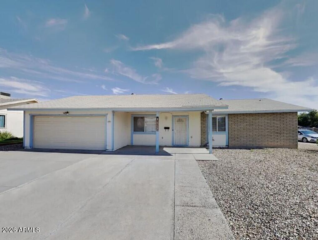 8639 W CLARENDON Avenue, Phoenix, AZ 85037