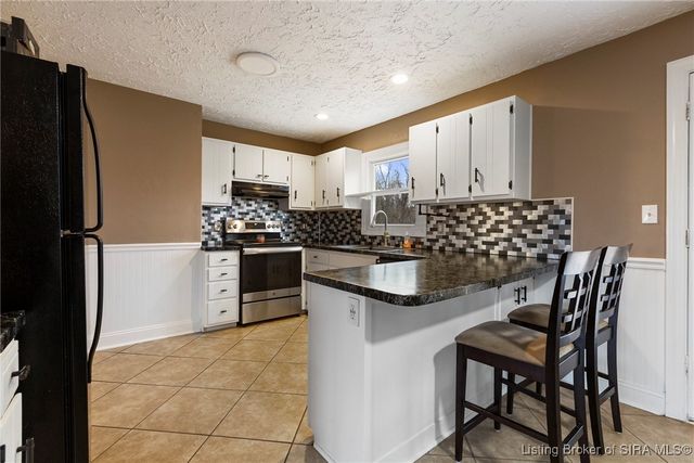 6828 Farnsley Knob Road, Elizabeth, IN 47117