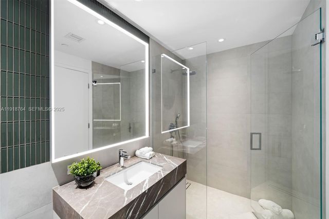 500 Alton 3402.03 3402.03, Miami Beach, FL 33139