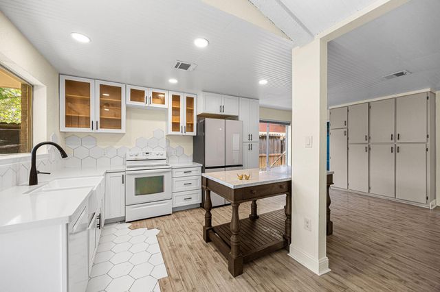 1203 Bramblebury Drive, Sugar Land, TX 77498