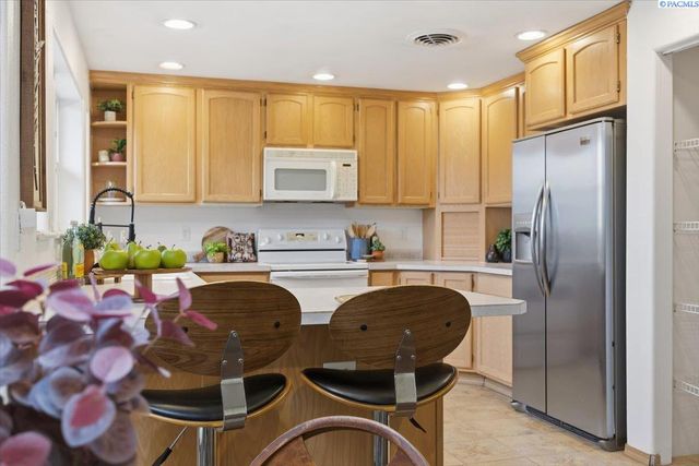 118 S 23rd Place, Kennewick, WA 99337