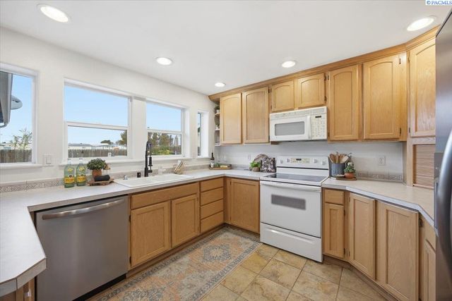 118 S 23rd Place, Kennewick, WA 99337