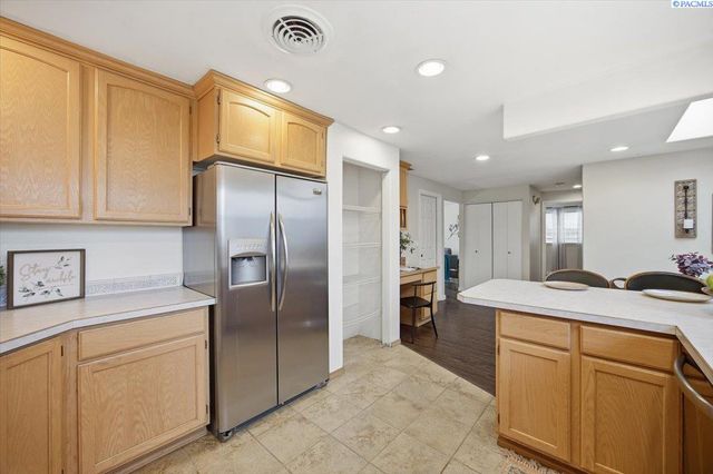 118 S 23rd Place, Kennewick, WA 99337