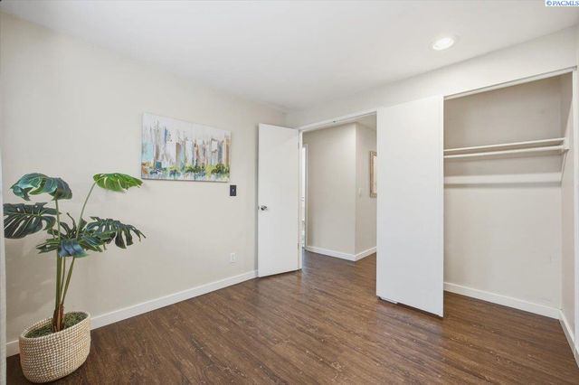 118 S 23rd Place, Kennewick, WA 99337