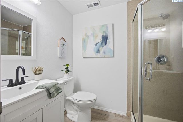 118 S 23rd Place, Kennewick, WA 99337