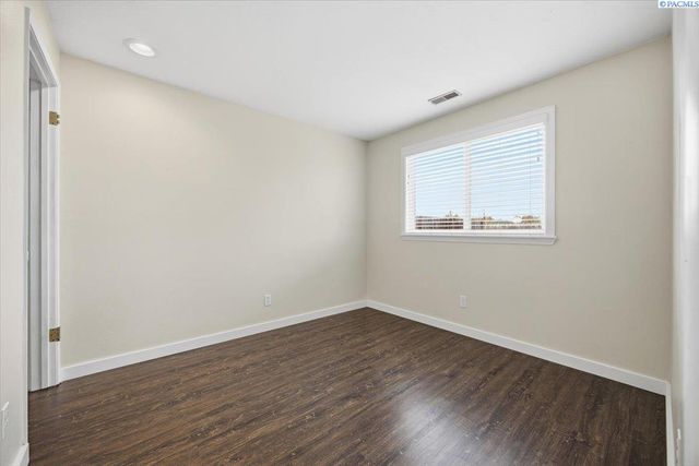 118 S 23rd Place, Kennewick, WA 99337