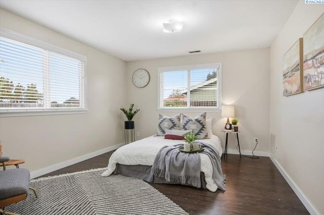 118 S 23rd Place, Kennewick, WA 99337