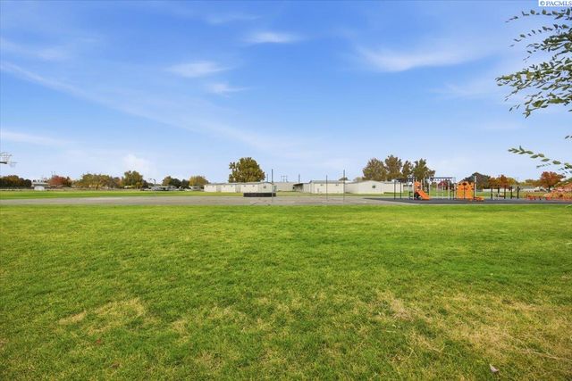 118 S 23rd Place, Kennewick, WA 99337