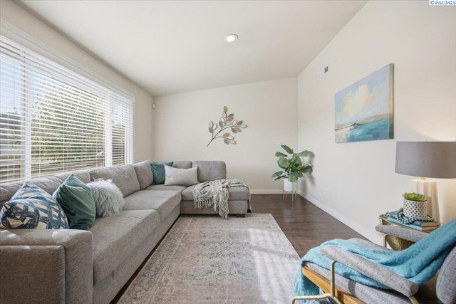 118 S 23rd Place, Kennewick, WA 99337