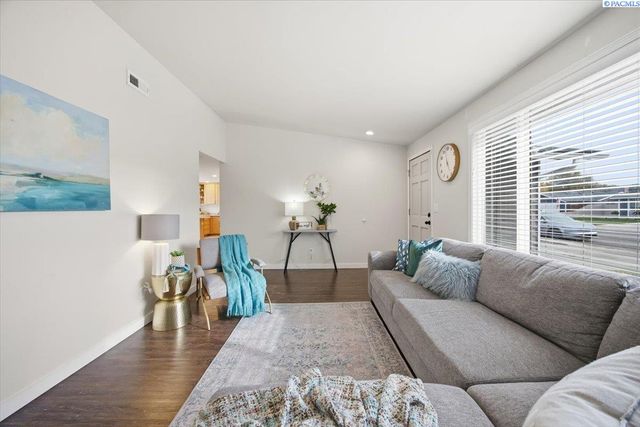 118 S 23rd Place, Kennewick, WA 99337