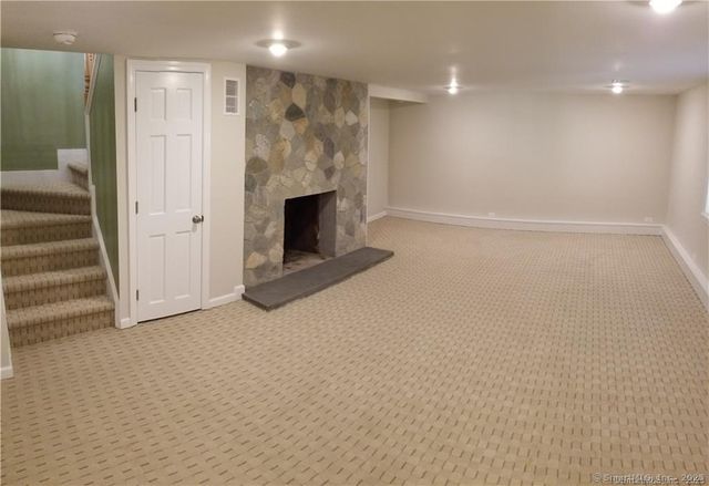 10 Overlook Drive, Danbury, CT 06811