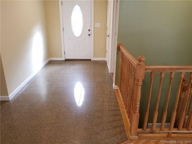 10 Overlook Drive, Danbury, CT 06811