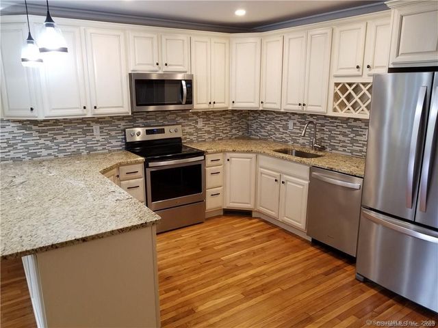 10 Overlook Drive, Danbury, CT 06811