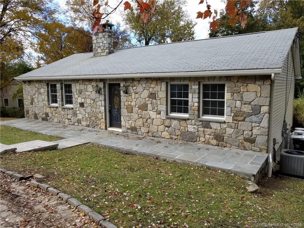 10 Overlook Drive, Danbury, CT 06811