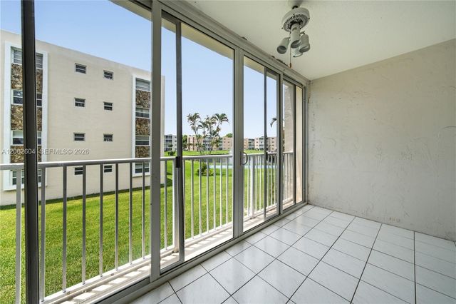 206 SE 10th St 203, Dania Beach, FL 33004