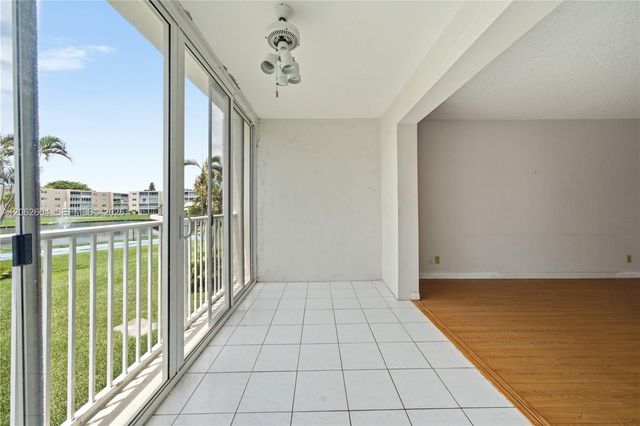 206 SE 10th St 203, Dania Beach, FL 33004