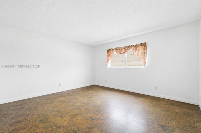 206 SE 10th St 203, Dania Beach, FL 33004