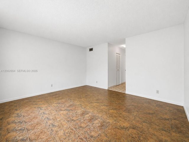 206 SE 10th St 203, Dania Beach, FL 33004