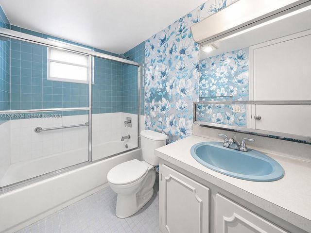 206 SE 10th St 203, Dania Beach, FL 33004
