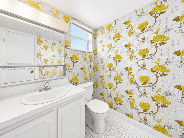 206 SE 10th St 203, Dania Beach, FL 33004