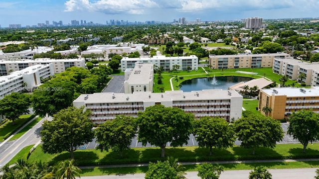 206 SE 10th St 203, Dania Beach, FL 33004