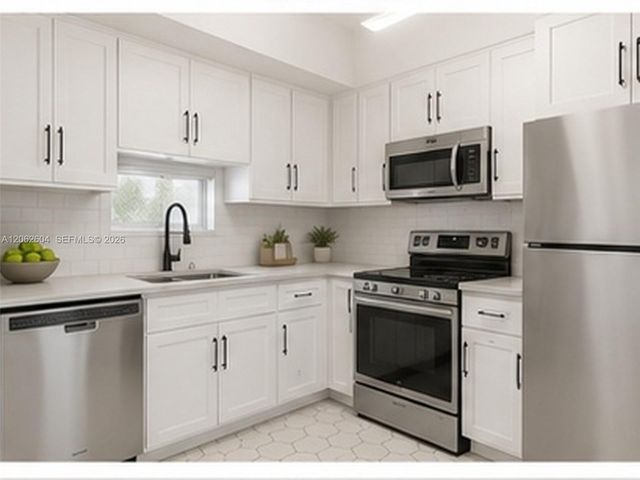 206 SE 10th St 203, Dania Beach, FL 33004