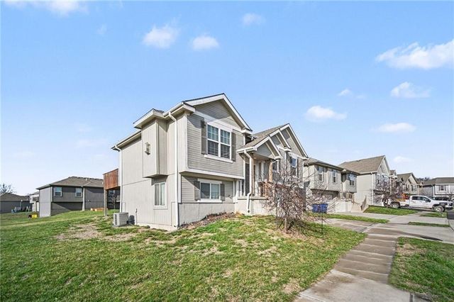 21720 North Ridge, Peculiar, MO 64078