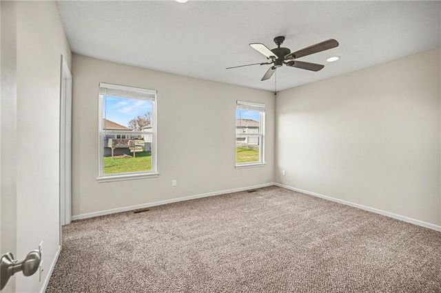 21720 North Ridge, Peculiar, MO 64078