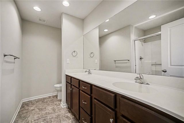 21720 North Ridge, Peculiar, MO 64078