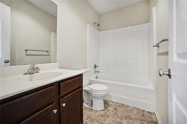 21720 North Ridge, Peculiar, MO 64078