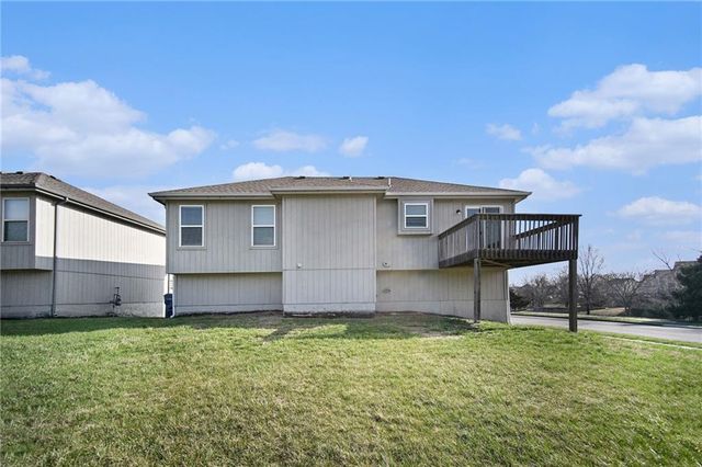 21720 North Ridge, Peculiar, MO 64078