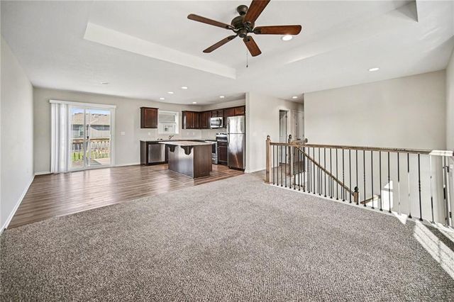 21720 North Ridge, Peculiar, MO 64078