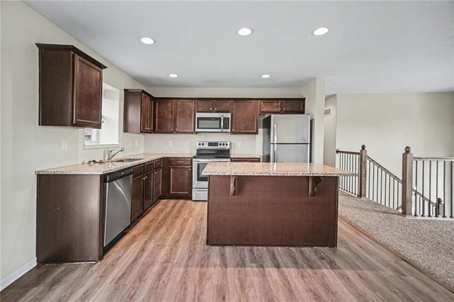 21720 North Ridge, Peculiar, MO 64078