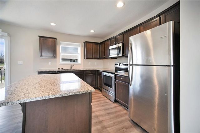 21720 North Ridge, Peculiar, MO 64078