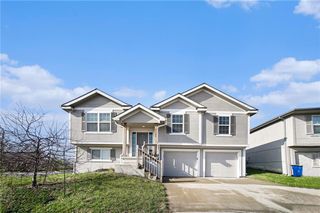 21720 North Ridge, Peculiar, MO 64078