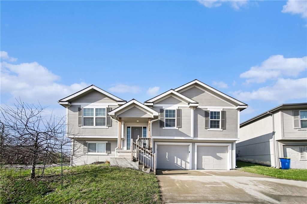 21720 North Ridge, Peculiar, MO 64078