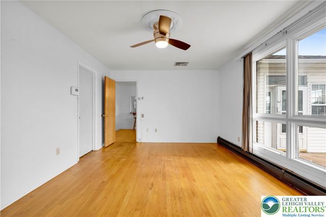 3922 Oakhurst Drive, Upper Saucon Twp, PA 18034