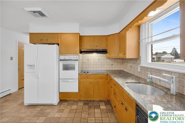 3922 Oakhurst Drive, Upper Saucon Twp, PA 18034