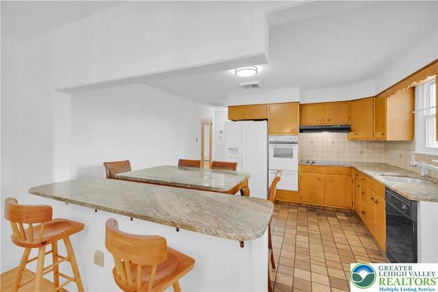 3922 Oakhurst Drive, Upper Saucon Twp, PA 18034