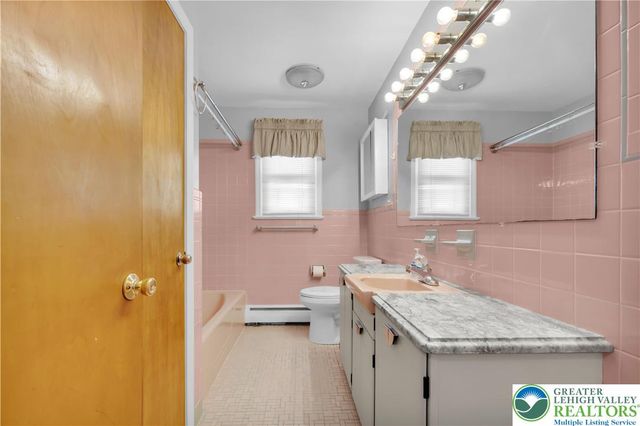 3922 Oakhurst Drive, Upper Saucon Twp, PA 18034